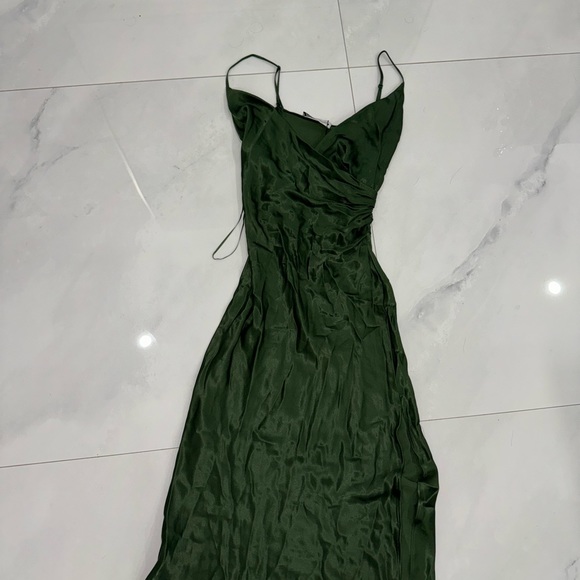 Zara. Dre’s. Green silk. New with tags - Picture 2 of 2